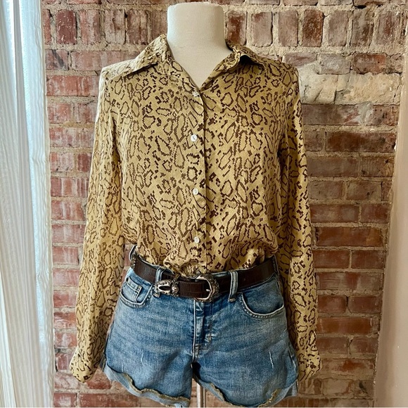 Tops - Vintage 100% Silk Snakeskin Print Button-Up Blouse -Size 6/Medium -TP50